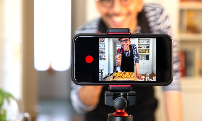 food blogger recording video