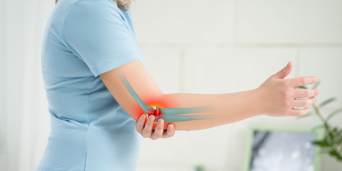 woman with tendonitis holding elbox